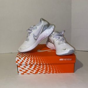 Womens Nike renew run shoes